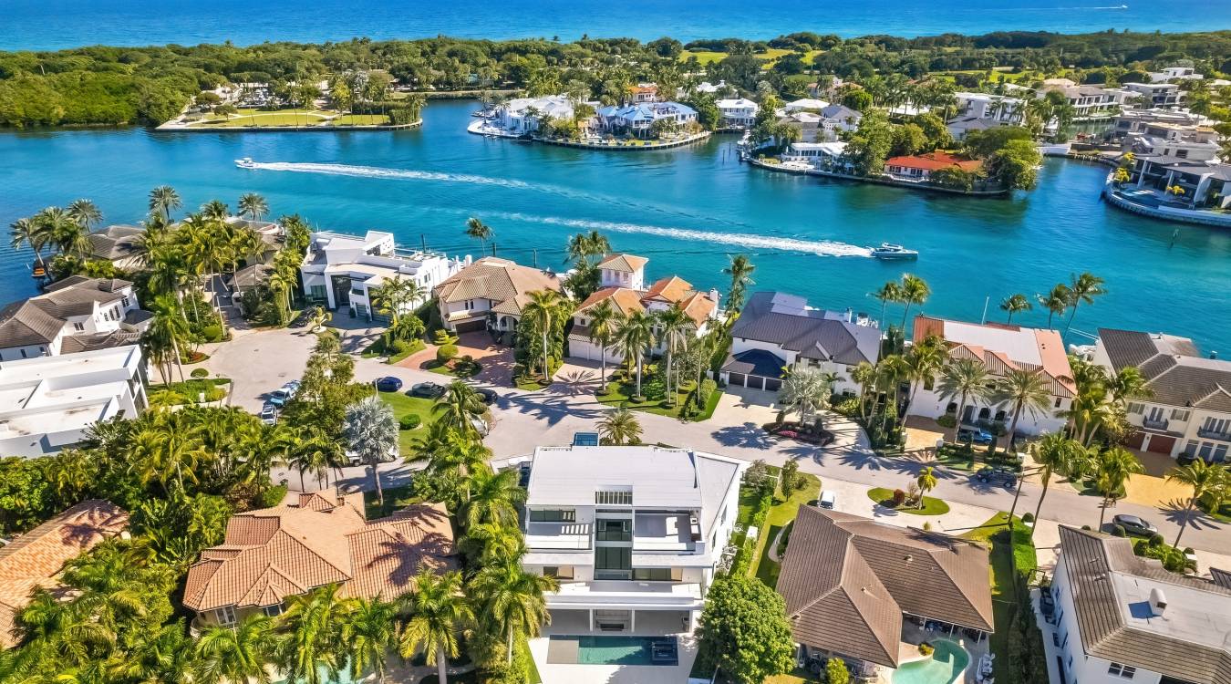 THE CROWN JEWEL OF GOLDEN HARBOUR